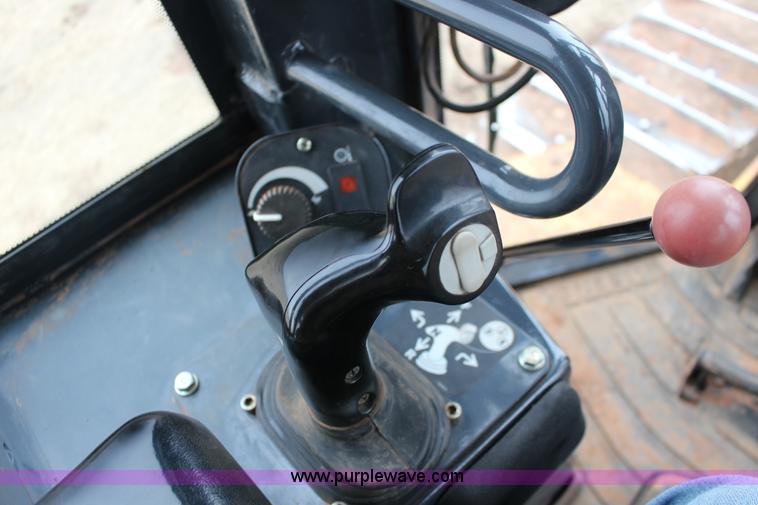 image for item F7625 2006 John Deere 850J dozer