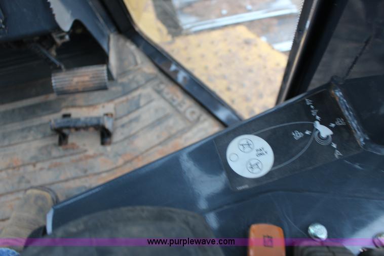 image for item F7625 2006 John Deere 850J dozer