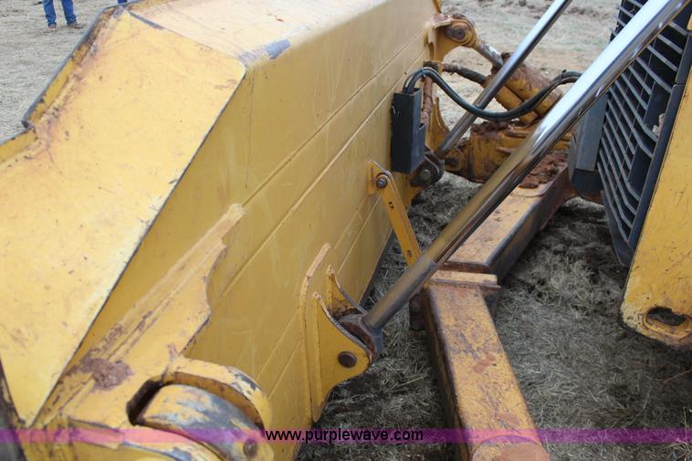 image for item F7625 2006 John Deere 850J dozer