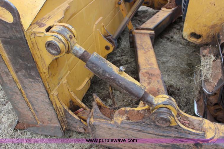 image for item F7625 2006 John Deere 850J dozer