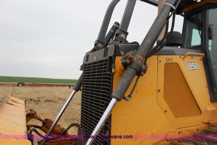 image for item F7625 2006 John Deere 850J dozer