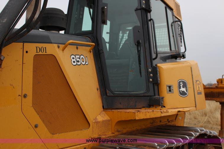 image for item F7625 2006 John Deere 850J dozer