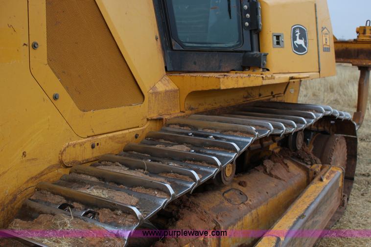 image for item F7625 2006 John Deere 850J dozer