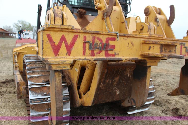 image for item F7625 2006 John Deere 850J dozer