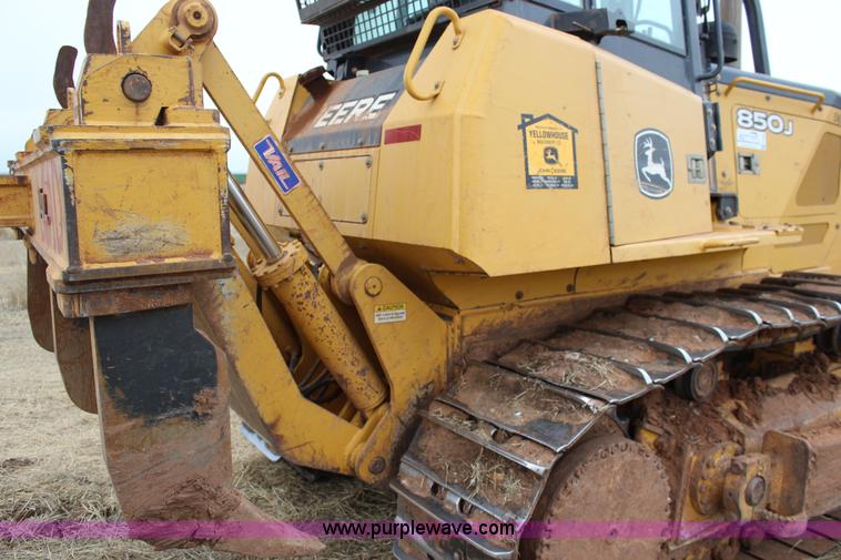 image for item F7625 2006 John Deere 850J dozer