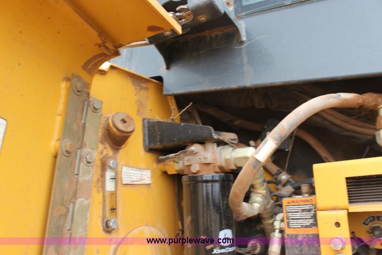 image for item F7625 2006 John Deere 850J dozer