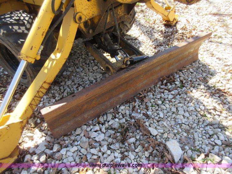 image for item F8443 1997 Vermeer V5750 trencher