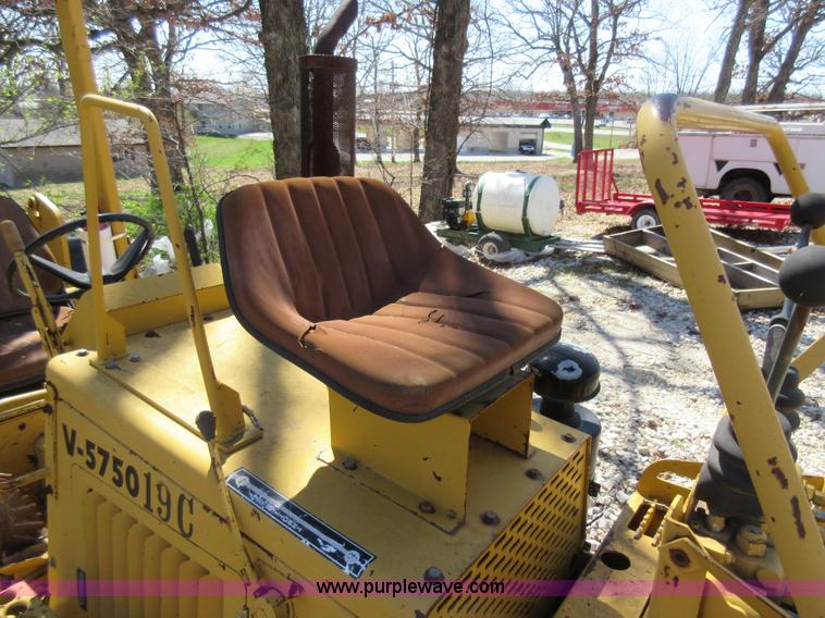 image for item F8443 1997 Vermeer V5750 trencher