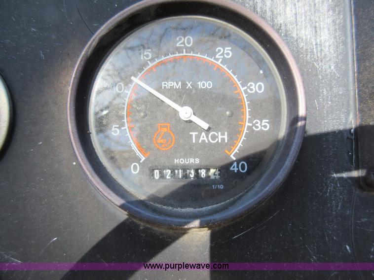 image for item F8443 1997 Vermeer V5750 trencher