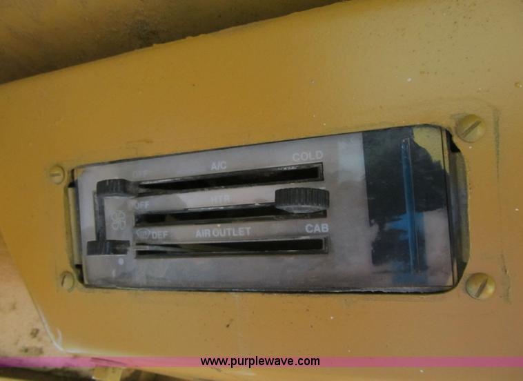 image for item G6510 1987 Vermeer T650 trencher