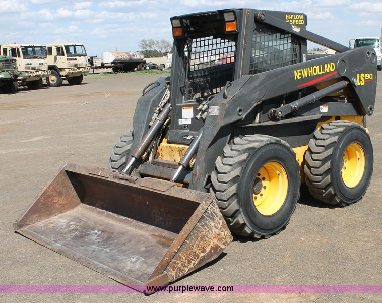 image for item H1547 2005 New Holland LS190 skid steer