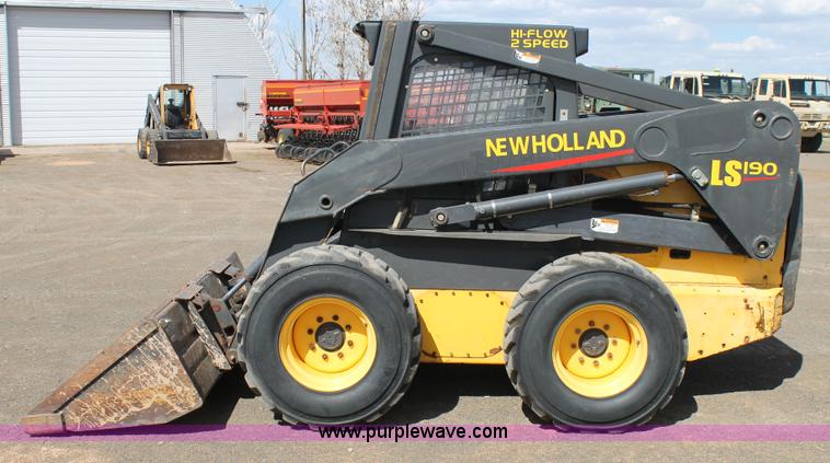 image for item H1547 2005 New Holland LS190 skid steer