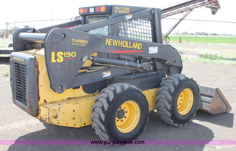 image for item H1547 2005 New Holland LS190 skid steer