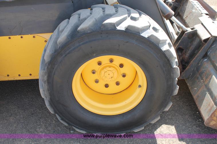 image for item H1547 2005 New Holland LS190 skid steer