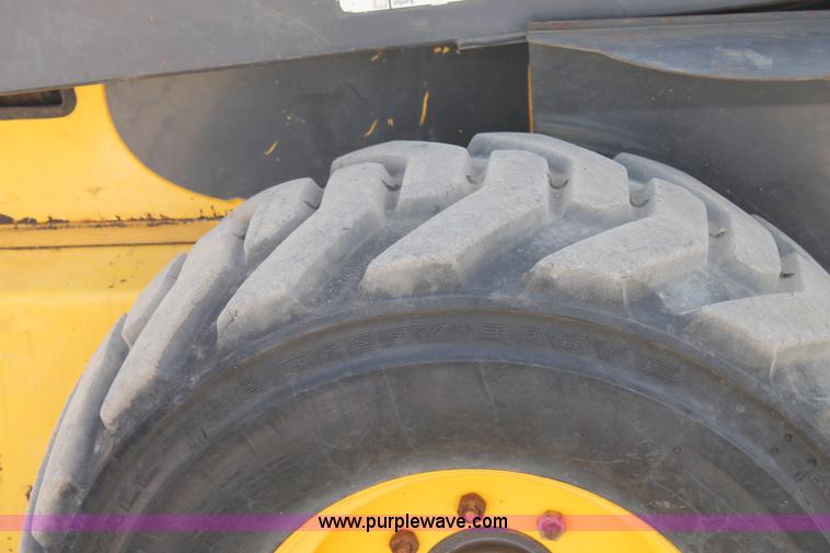 image for item H1547 2005 New Holland LS190 skid steer