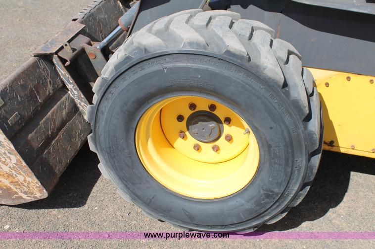 image for item H1547 2005 New Holland LS190 skid steer