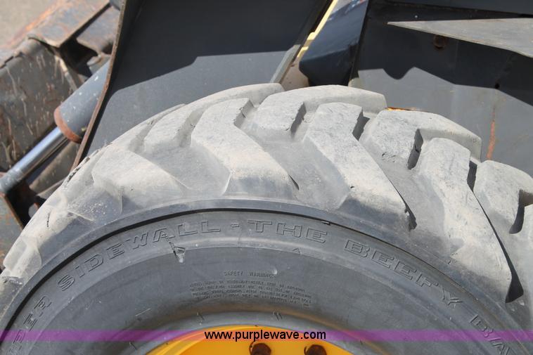 image for item H1547 2005 New Holland LS190 skid steer