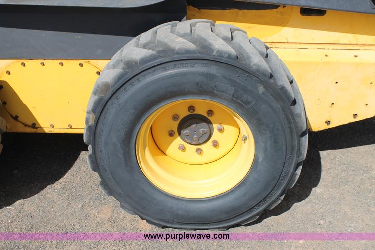 image for item H1547 2005 New Holland LS190 skid steer