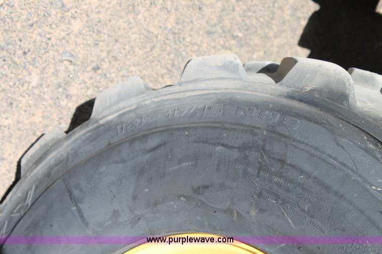 image for item H1547 2005 New Holland LS190 skid steer