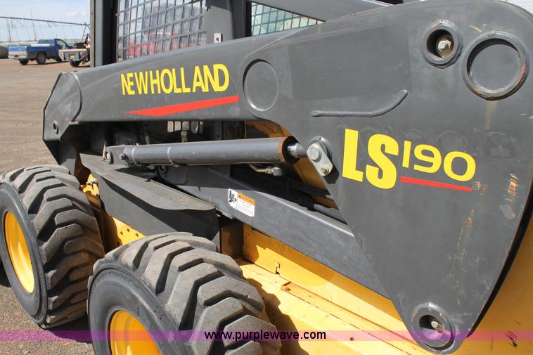 image for item H1547 2005 New Holland LS190 skid steer