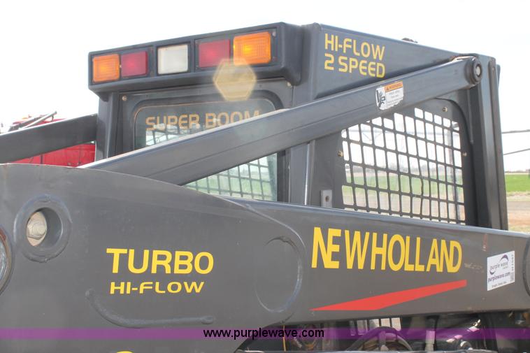 image for item H1547 2005 New Holland LS190 skid steer