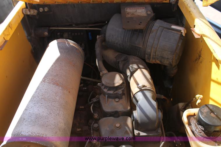 image for item H1547 2005 New Holland LS190 skid steer