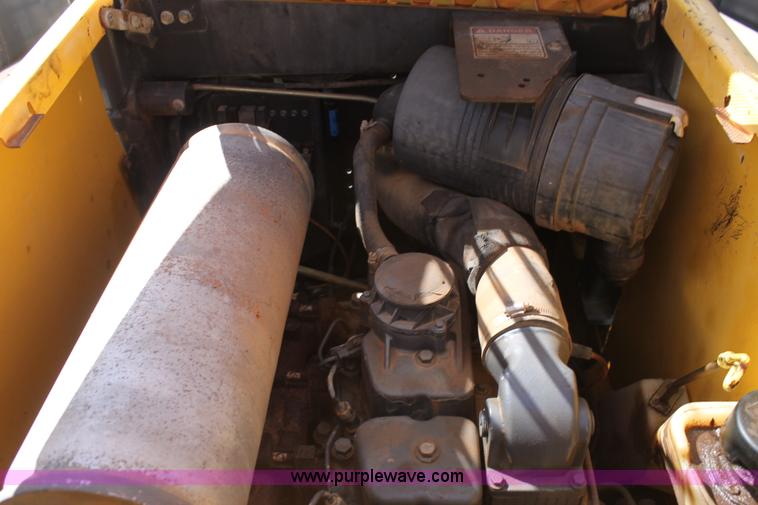 image for item H1547 2005 New Holland LS190 skid steer