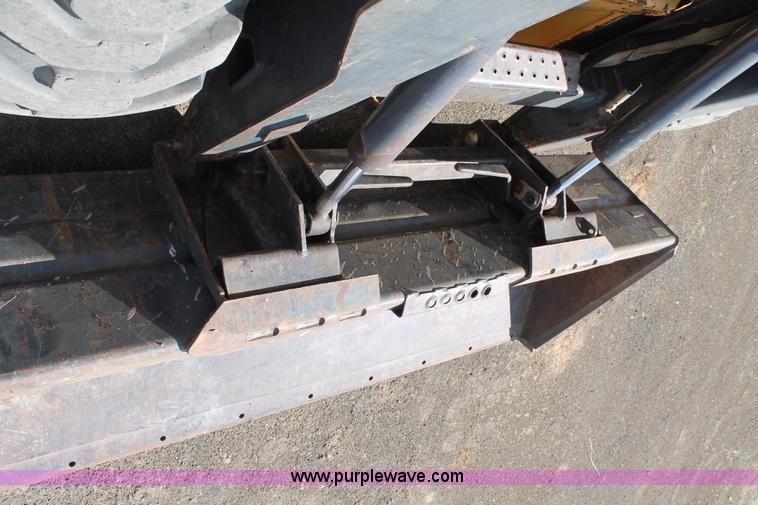 image for item H1547 2005 New Holland LS190 skid steer