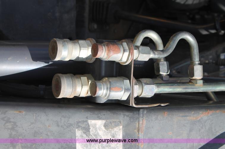 image for item H1547 2005 New Holland LS190 skid steer