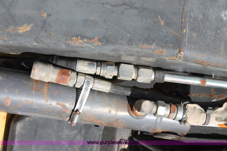 image for item H1547 2005 New Holland LS190 skid steer