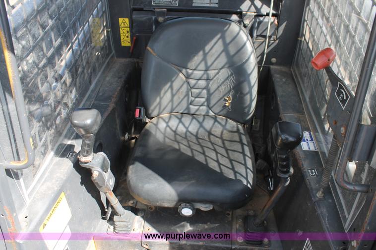 image for item H1547 2005 New Holland LS190 skid steer