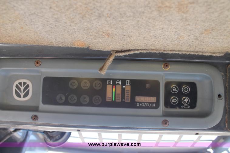 image for item H1547 2005 New Holland LS190 skid steer