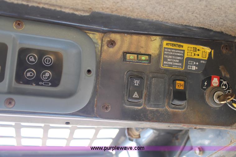 image for item H1547 2005 New Holland LS190 skid steer