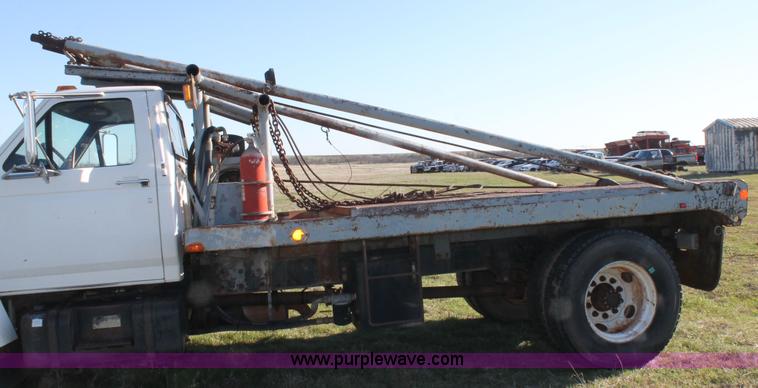 image for item H1565 Gin pole truck bed