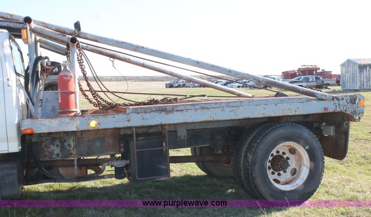 image for item H1565 Gin pole truck bed