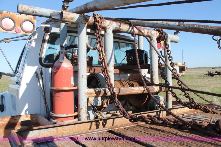 image for item H1565 Gin pole truck bed