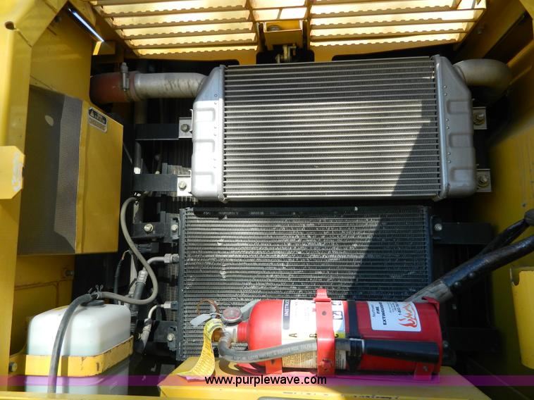 image for item H2273 2003 Komatsu PC200LC-7 excavator