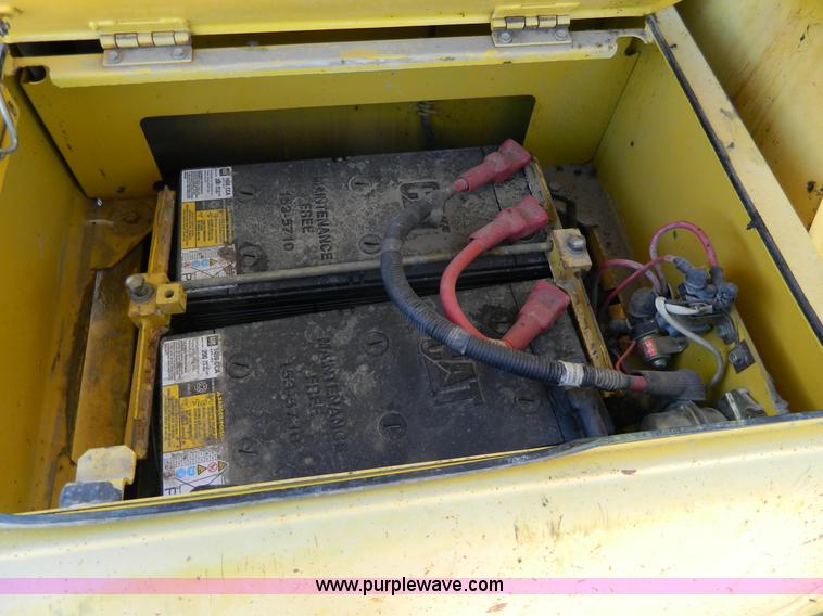 image for item H2273 2003 Komatsu PC200LC-7 excavator