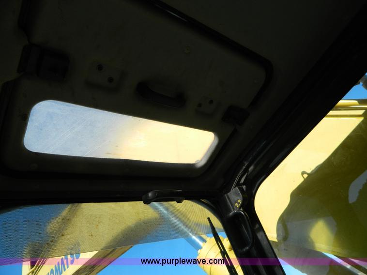 image for item H2273 2003 Komatsu PC200LC-7 excavator