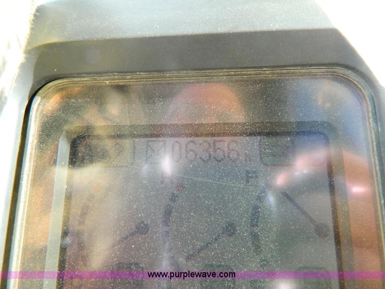 image for item H2273 2003 Komatsu PC200LC-7 excavator