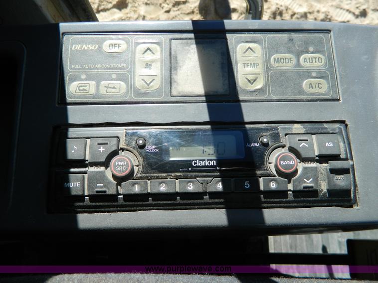 image for item H2273 2003 Komatsu PC200LC-7 excavator