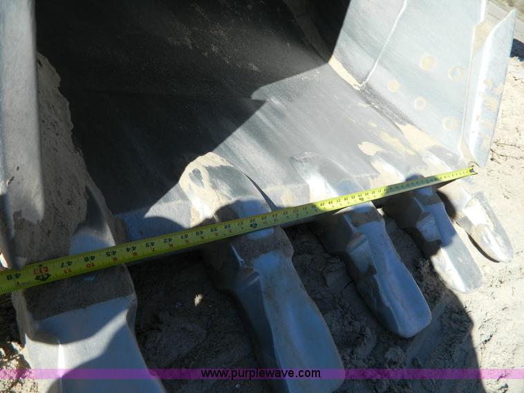 image for item H2273 2003 Komatsu PC200LC-7 excavator