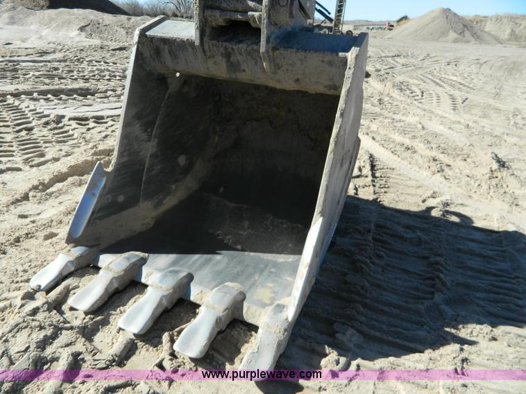 image for item H2273 2003 Komatsu PC200LC-7 excavator