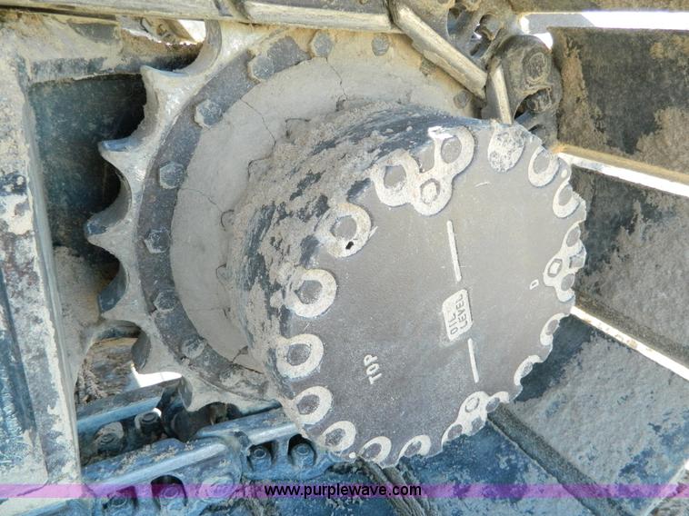 image for item H2273 2003 Komatsu PC200LC-7 excavator
