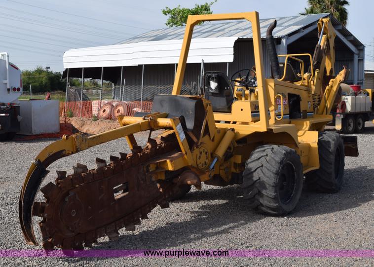 image for item H5233 Vermeer V8550A trencher