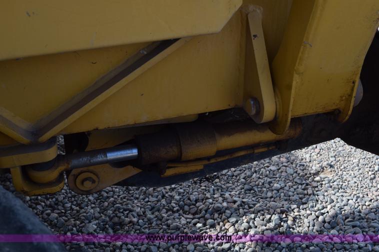 image for item H5233 Vermeer V8550A trencher