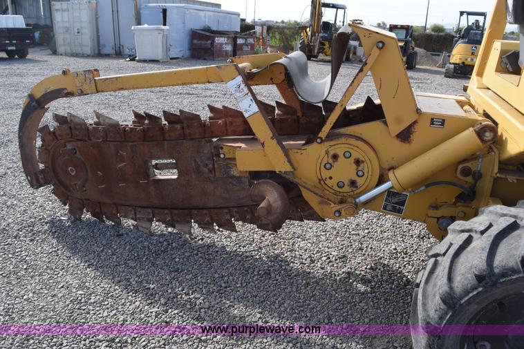 image for item H5233 Vermeer V8550A trencher