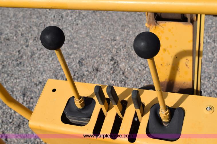 image for item H5233 Vermeer V8550A trencher