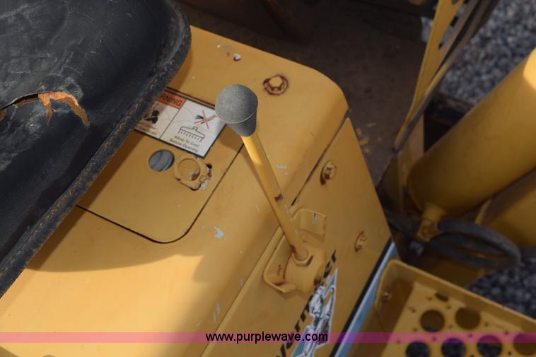 image for item H5233 Vermeer V8550A trencher