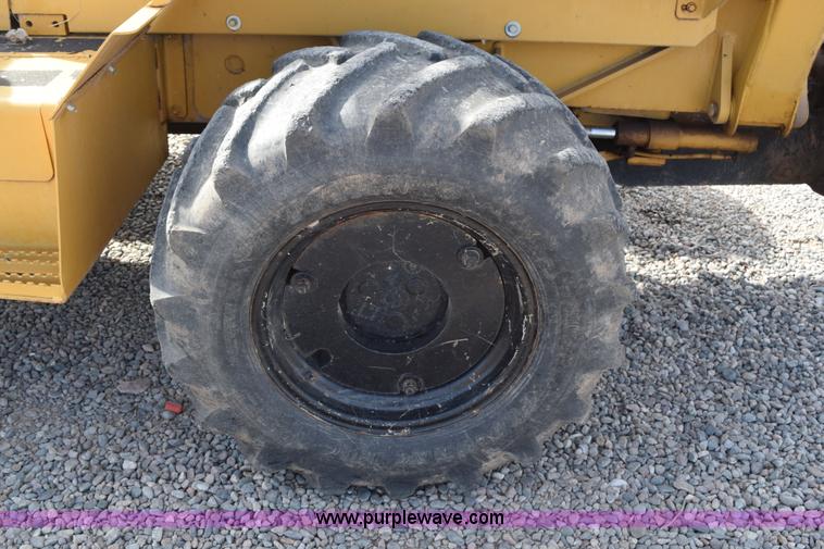 image for item H5233 Vermeer V8550A trencher